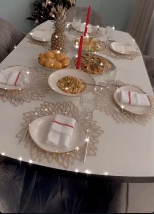 Стол и стулья кресло мягкое