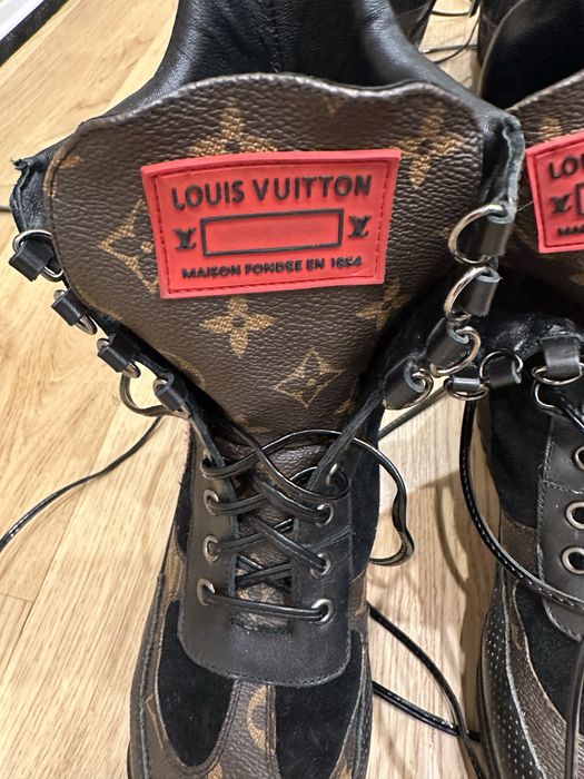 Боти с връзки и дебела подметка