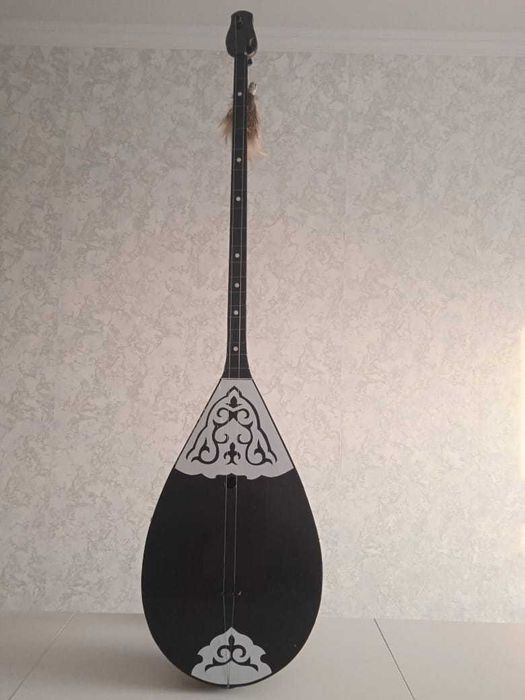 ДОМБЫРА сатылады ҚАРА түсті