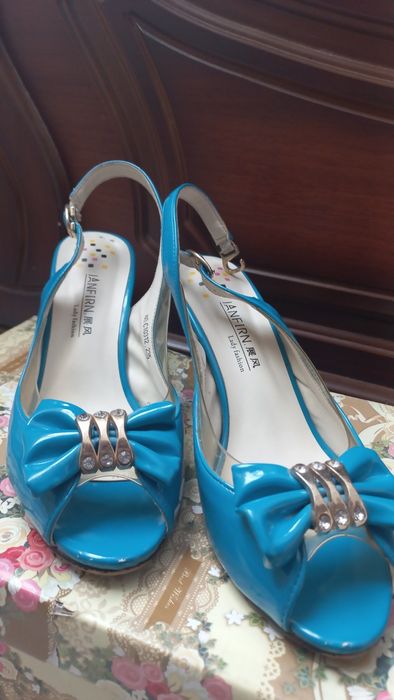 Продаётся босоножки 50 000 сум