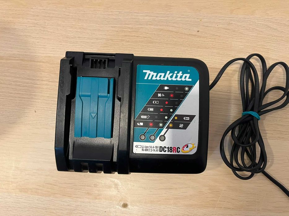 Incărcator rapid Makita 18V DC18RC, am si alte scule si acumulatori