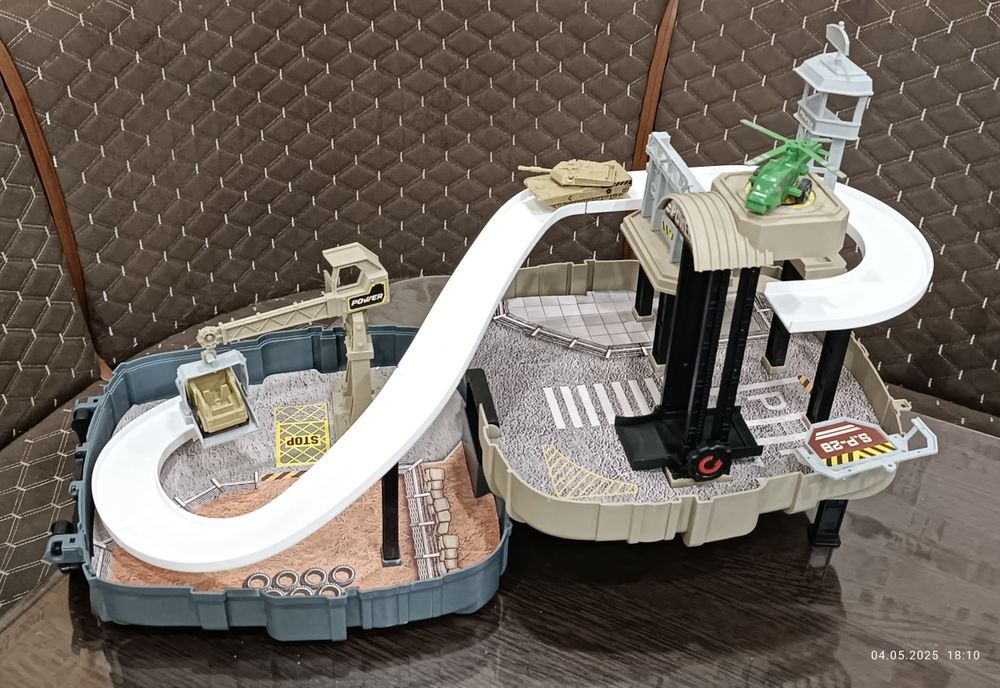 Трек в рюкзаке "Военная база"