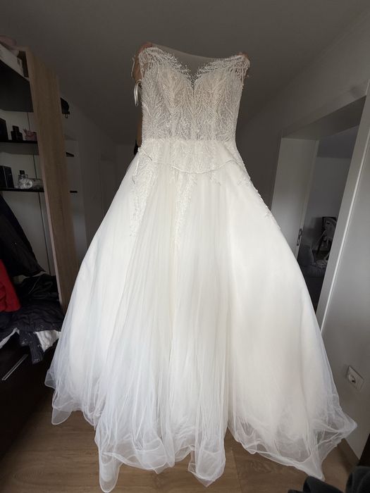 Булчинска рокля принцеса М-Л размер с мъниста и тюл + подарък воал