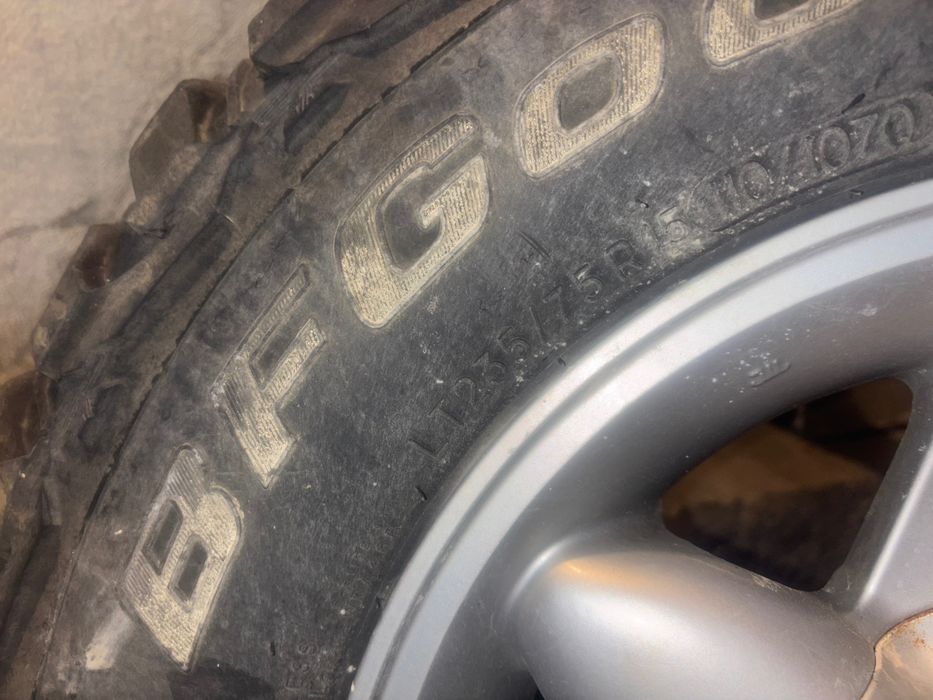 Гуми 2 броя 235/75 R15 DOT21