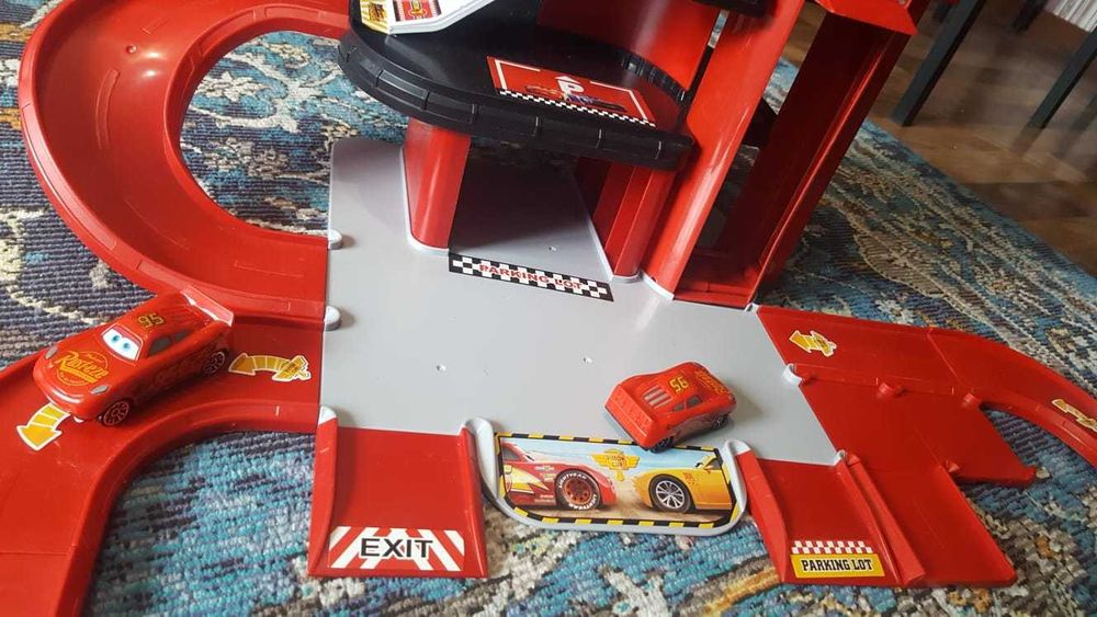 парковка. хотвилс водный трек