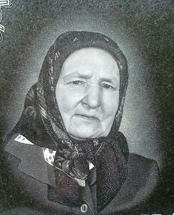 Портрети върху гранит