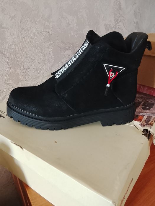 Продам новую обувь с этикетками