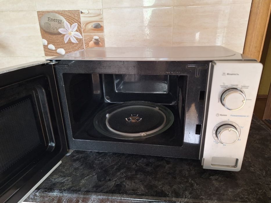 Микроволновка Midea