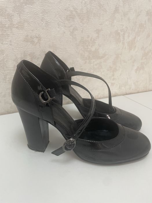 Кожаные туфли на устойчиаом каблуке