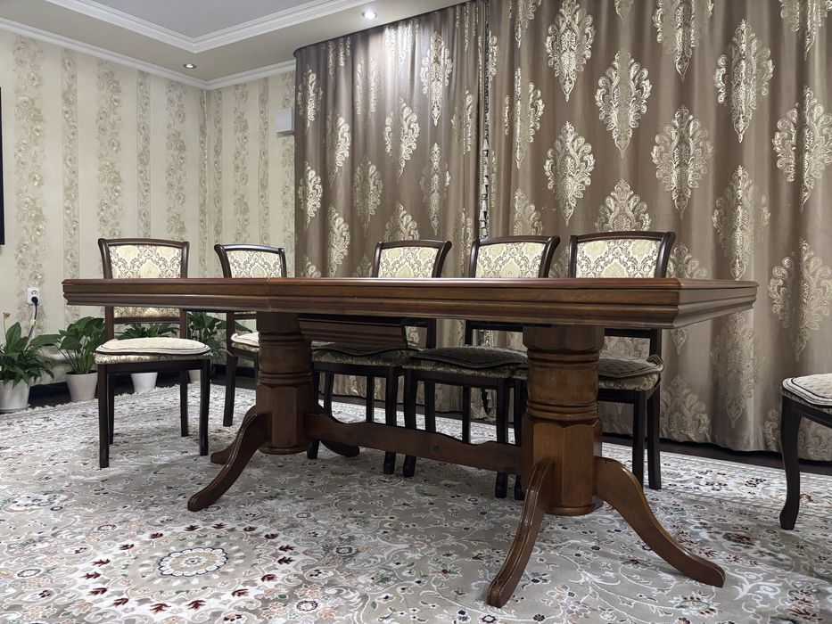 Раздвижной стол для гостиной