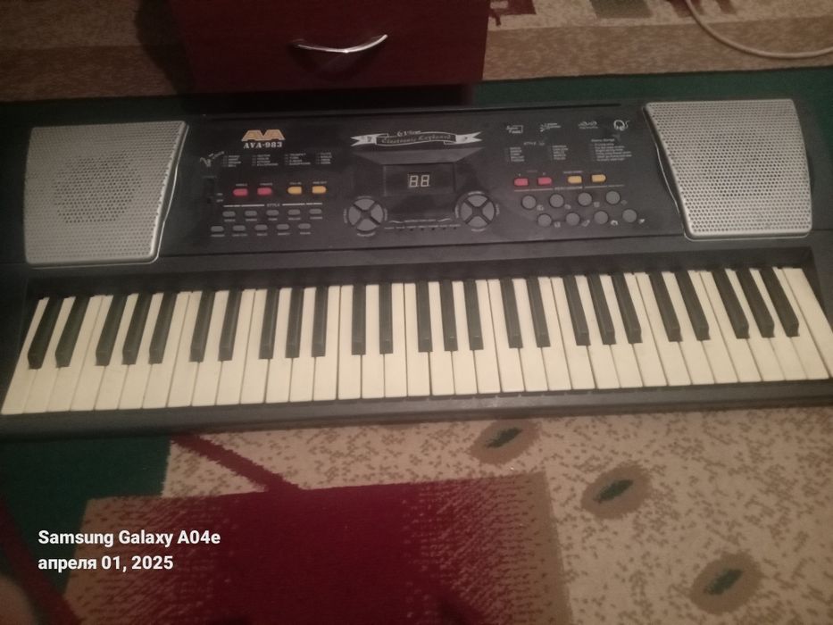 Синтезатор AVA-983