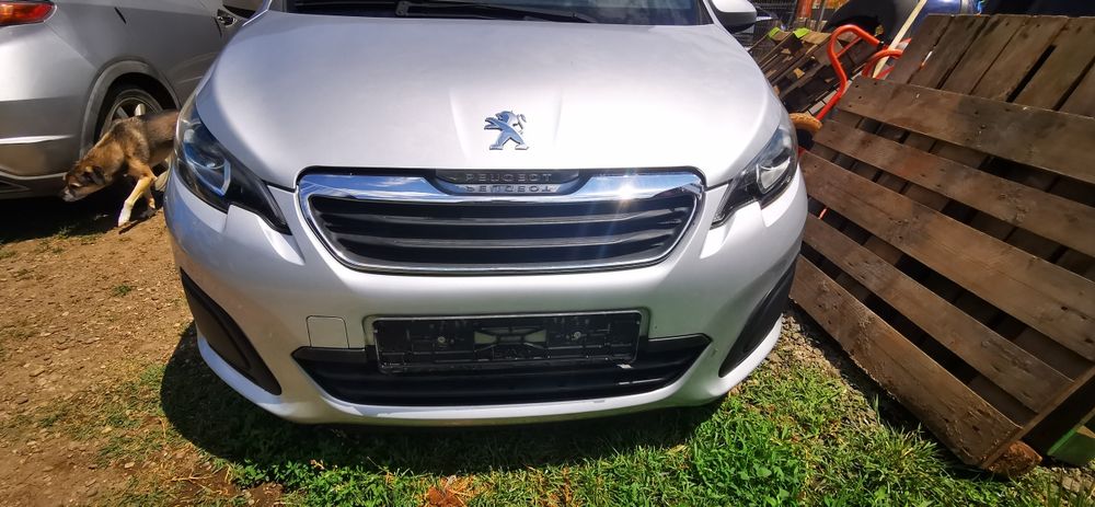 Bara fata peugeot 108  far stanga dreapta faruri