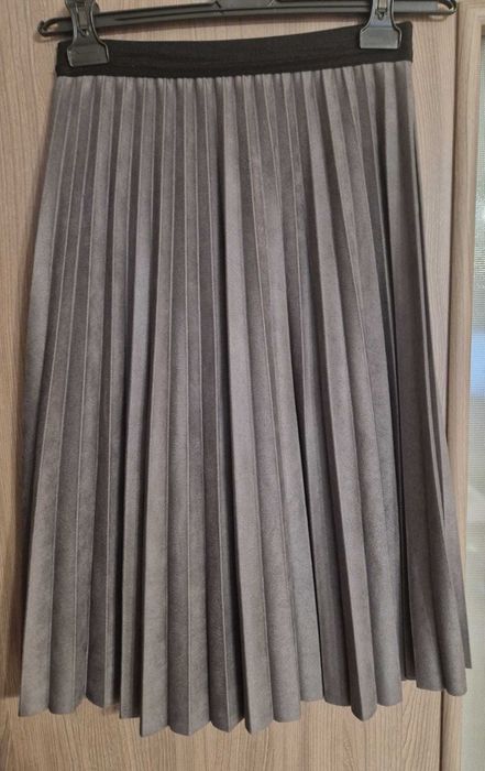 Fustă plisată! Impecabilă.