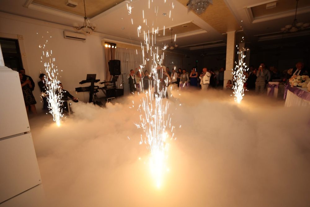 Fum greu / Artificii interior / Schela lumini