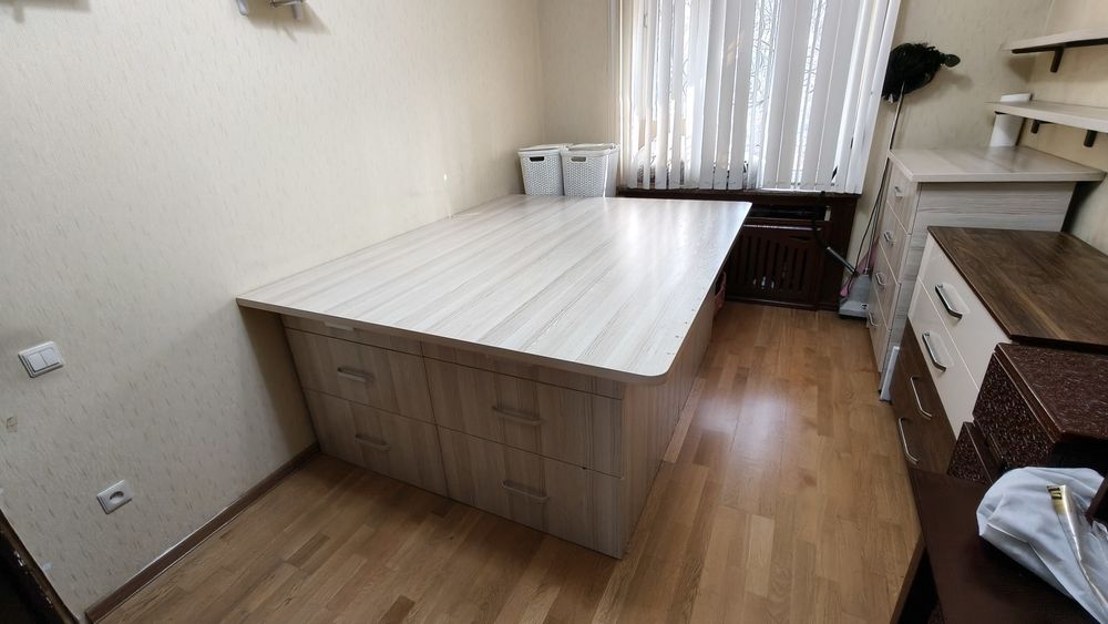 Продаётся кройный стол в отличном состоянии.