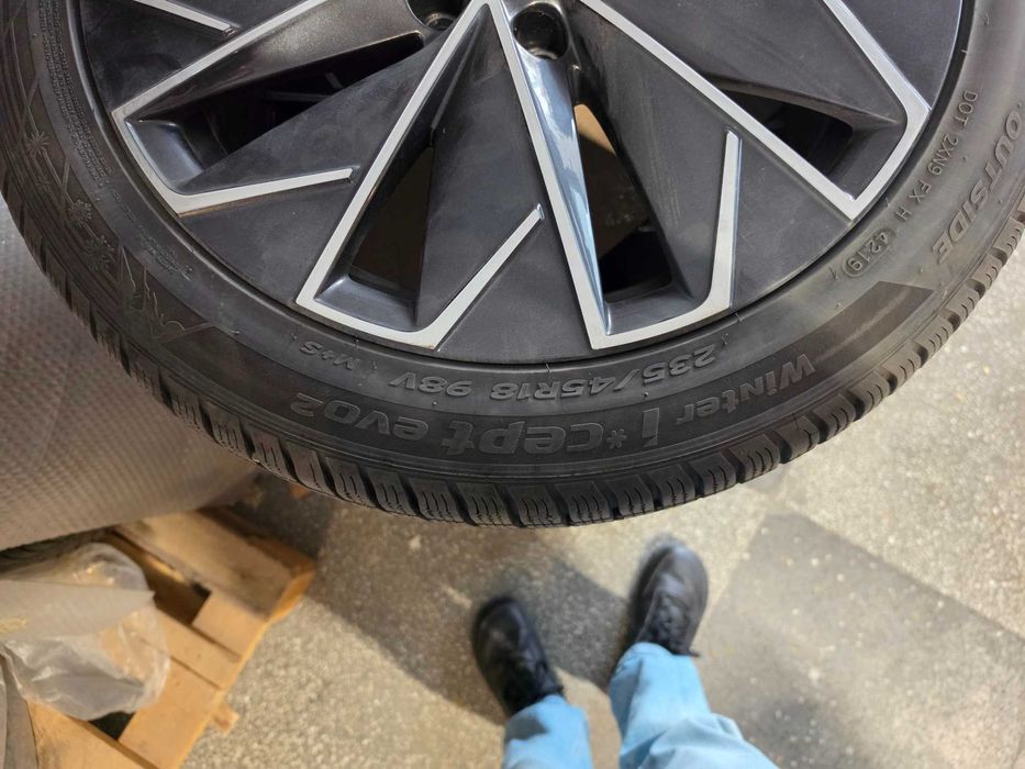 Зимни гуми Hankook Winter I*cept Evo2 235/45/18
