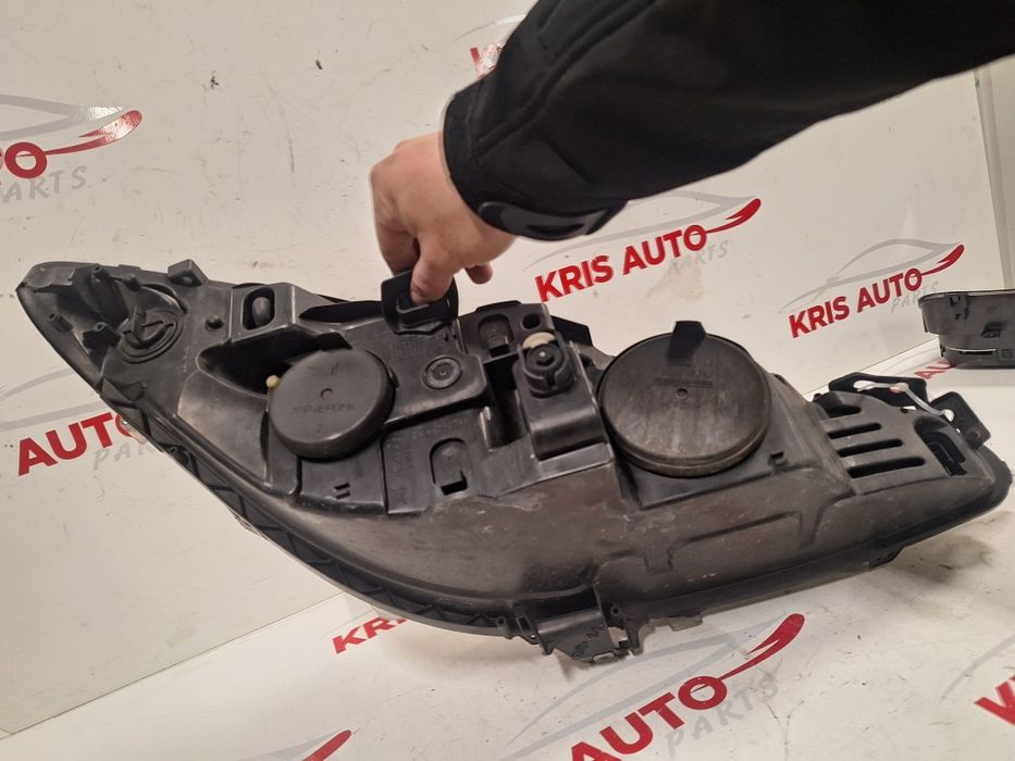 Ляв фар Peugeot 308 / Пежо 308 2009г.