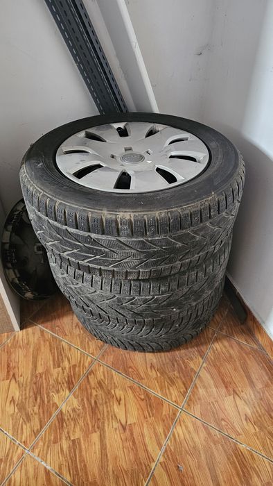 3 jante audi cu anvelope foarte bune + capace  . 225 55 r16