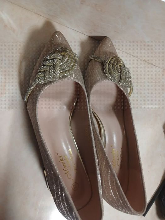 Oyoq kiyim yangi kiyilmagan