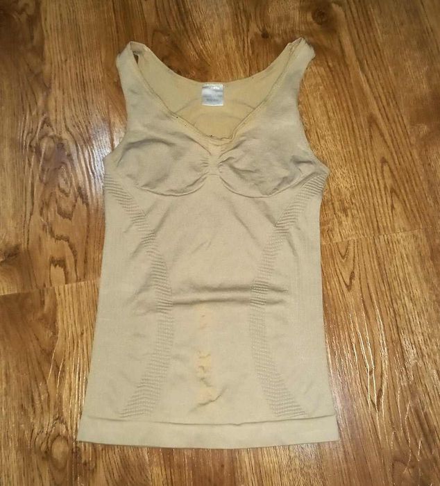 Top va maykala ikkitasi yengi kiyilmagan