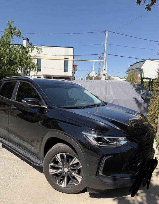 Продаётся Chevrolet Tracker своя! Цвет чёрный premier плюсь позиция.