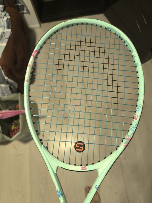 Продам теннисную ракетку