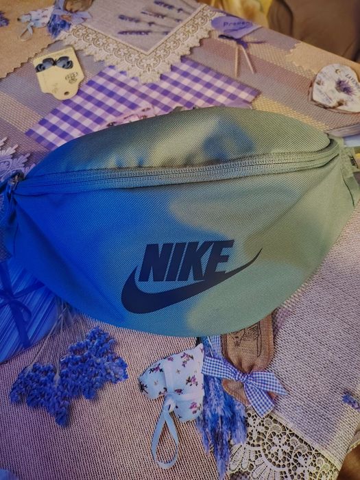 Чантичка за кръста Nike