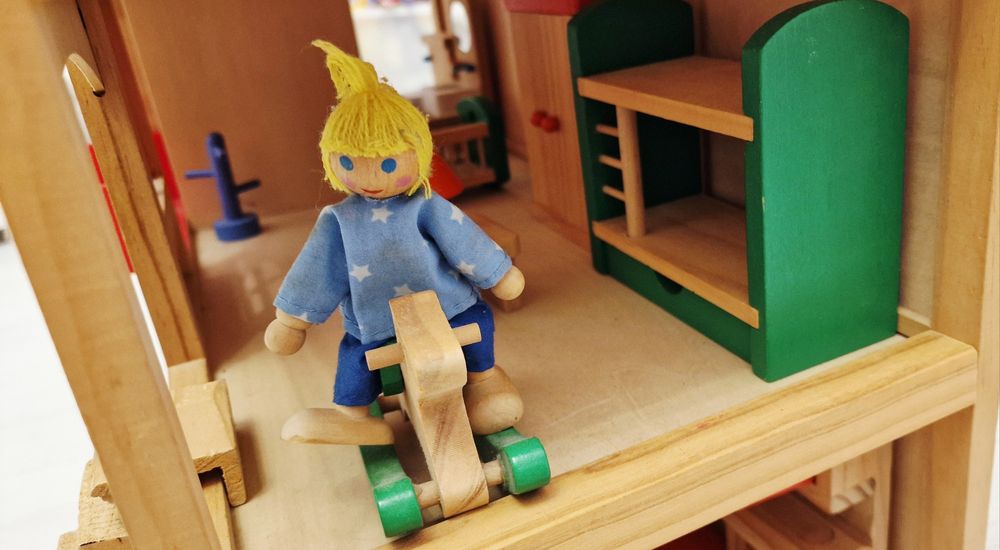 Casuta de papusi, din lemn de calitate