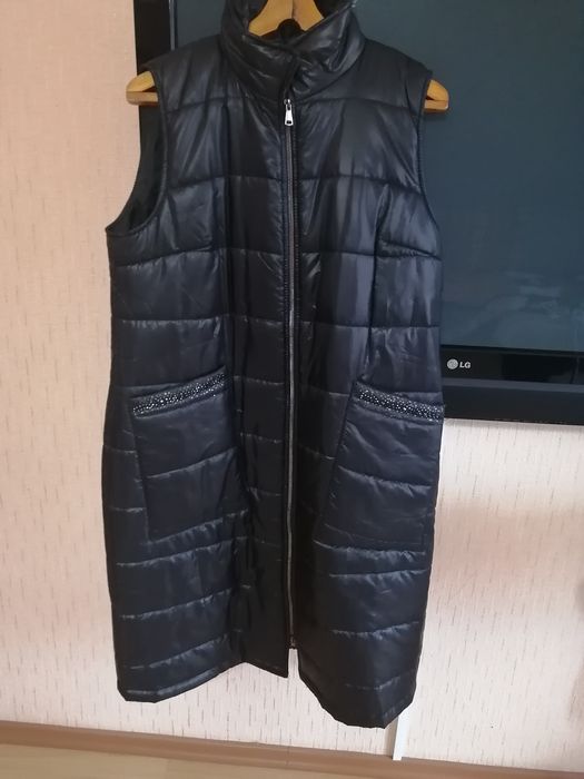 Продам безрукавку чёрного цвета