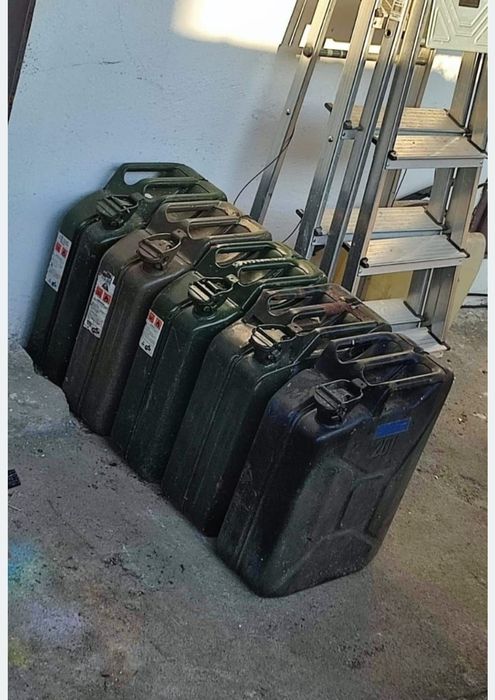 Canistra bună metalica 20L Army și lada muniție vechi armată