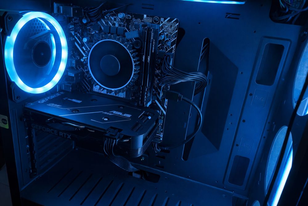 Pc gaming i5 13400f rtx 4060 vand sau schimb cu unul mai bun, pun dif