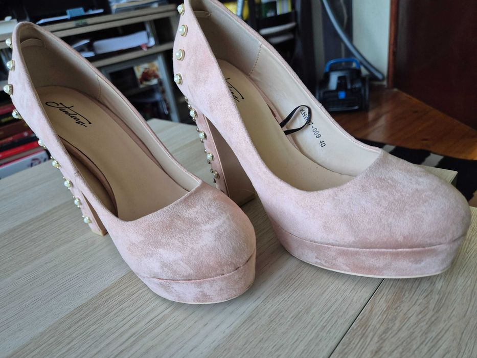 Дамски елегантни обувки на висок ток