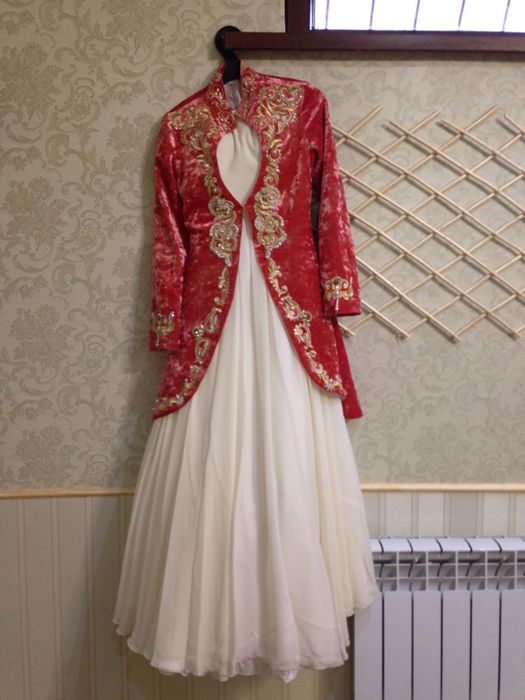 Платье на узату