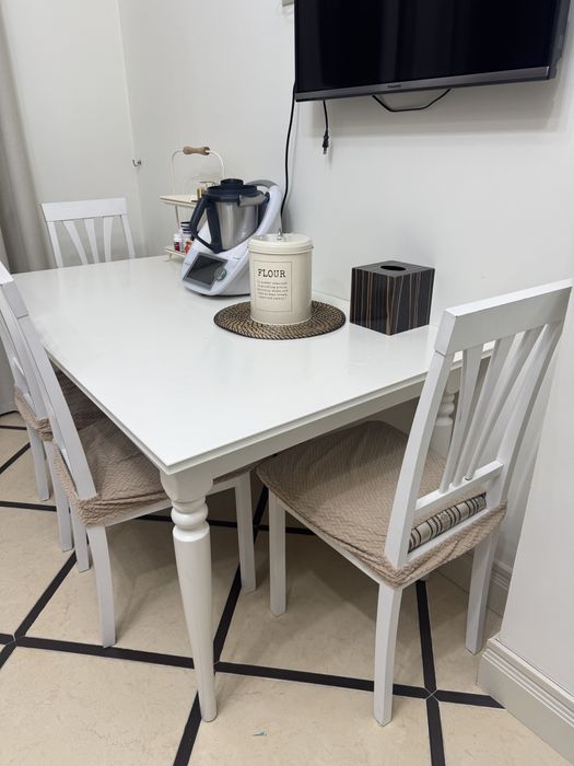 Продам стол и 4 стула