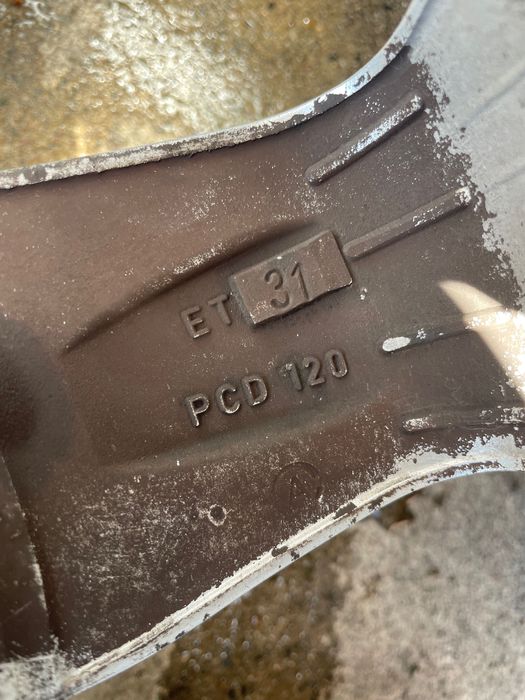 Продавам джанти за BMW 5*120 ET 31 16 ски