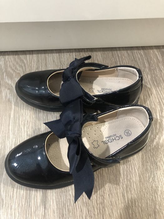 Школьные туфли