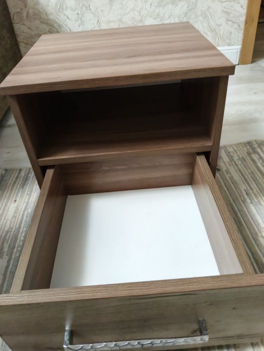 Продам 2 прикроватные тумбочки