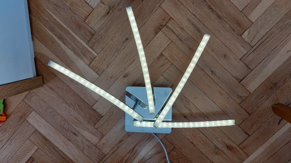 Лед лампа - таванна