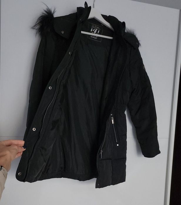 Яке Here+There с естествен косъм на качулката