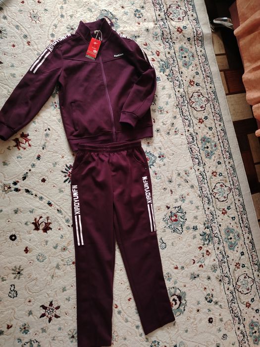 Продам спортивный костюм