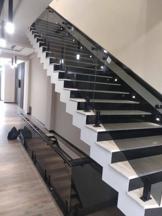 Гранит Уральск лестница тамбур перила мрамор