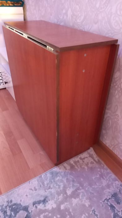 Продам книжный стол