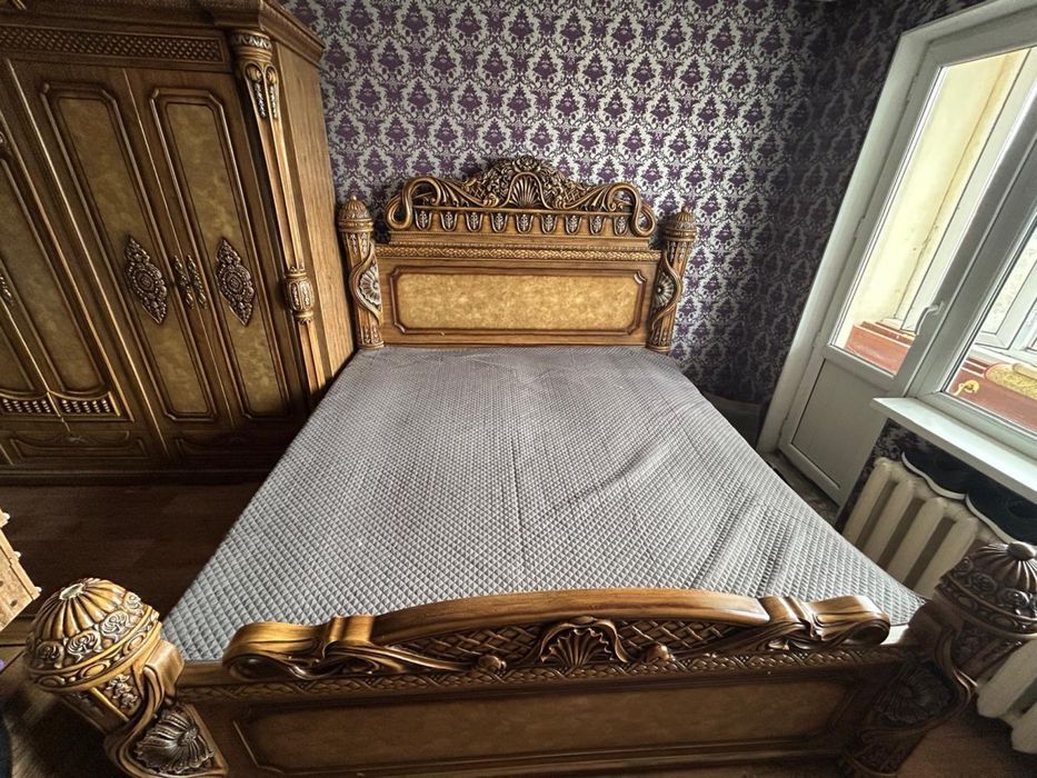 Продается спальный гарнитур