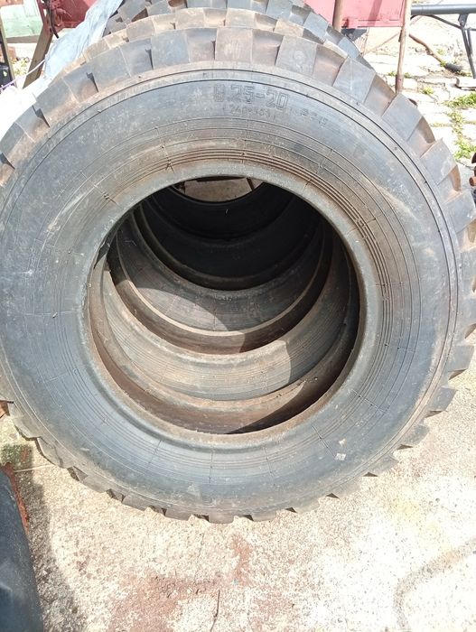 Гуми за товарен автомобил 8.25×20