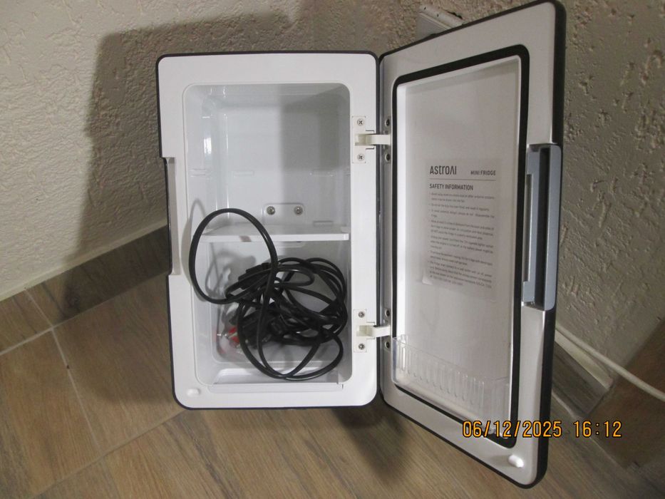 мини  хладилник -охладител/отоплител