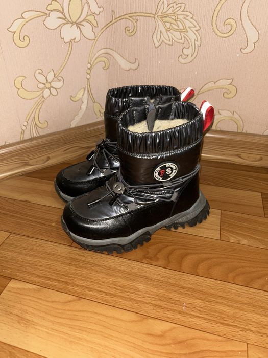 Продам зимние детские сапоги