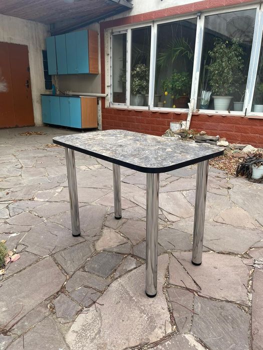 Продам новые кухонные столы