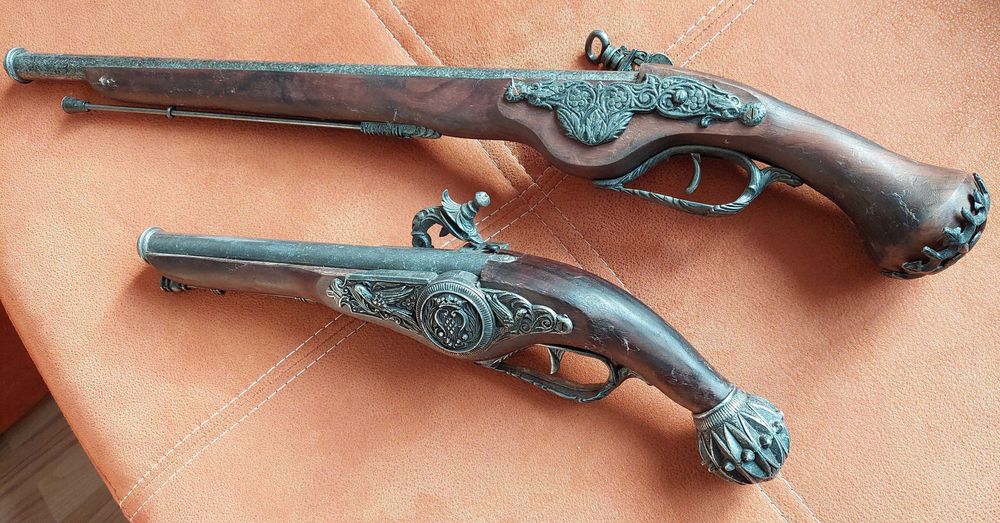 Pistol si Pusca lemn arme panoplie Lemn si Metal