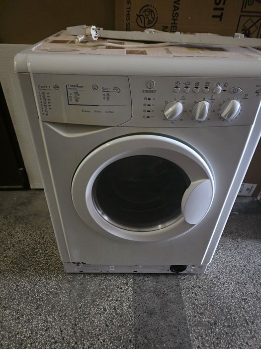 Пералня със сушилня Indesit WIDL126 – за ремонт или за части