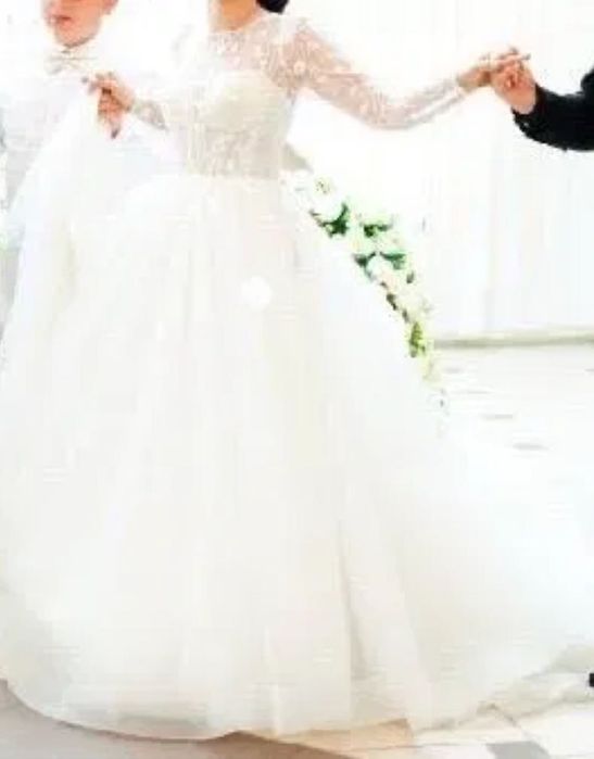 Rochie de mireasa, material din Dubai